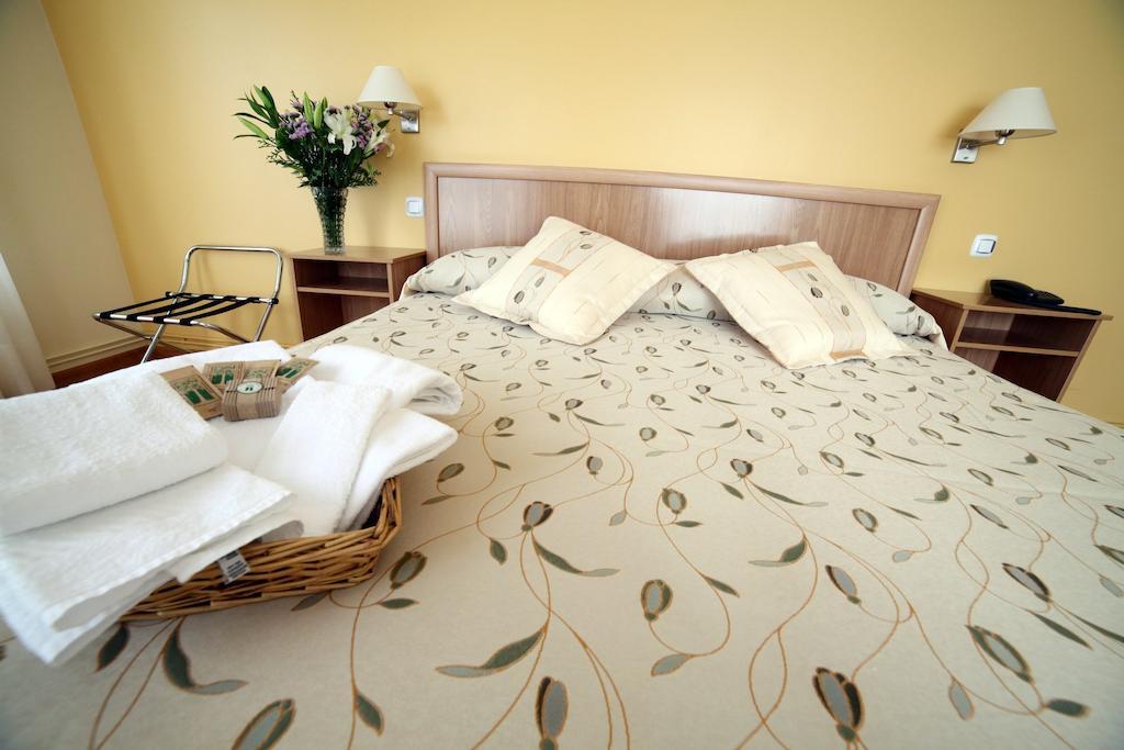 Hotel Rio Ulla Monterroso ภายนอก รูปภาพ