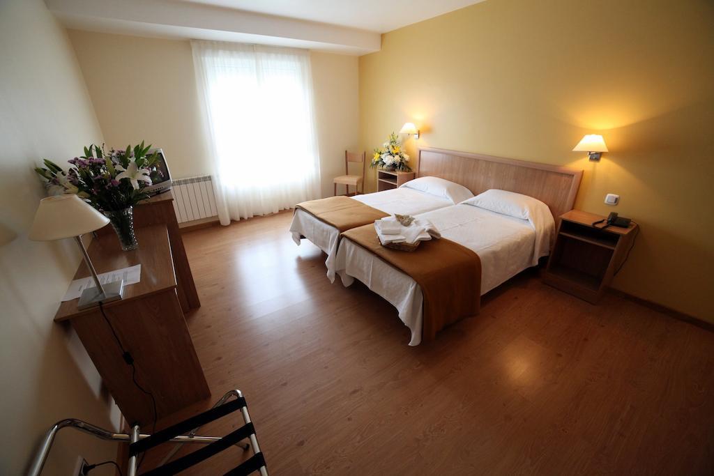Hotel Rio Ulla Monterroso ภายนอก รูปภาพ