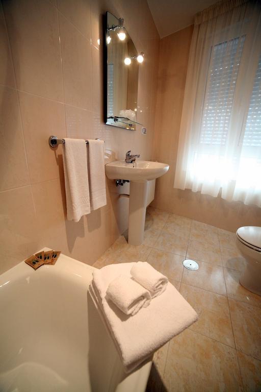 Hotel Rio Ulla Monterroso ภายนอก รูปภาพ