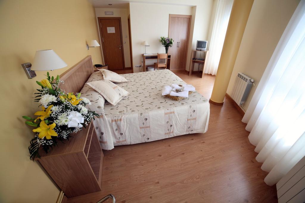 Hotel Rio Ulla Monterroso ภายนอก รูปภาพ
